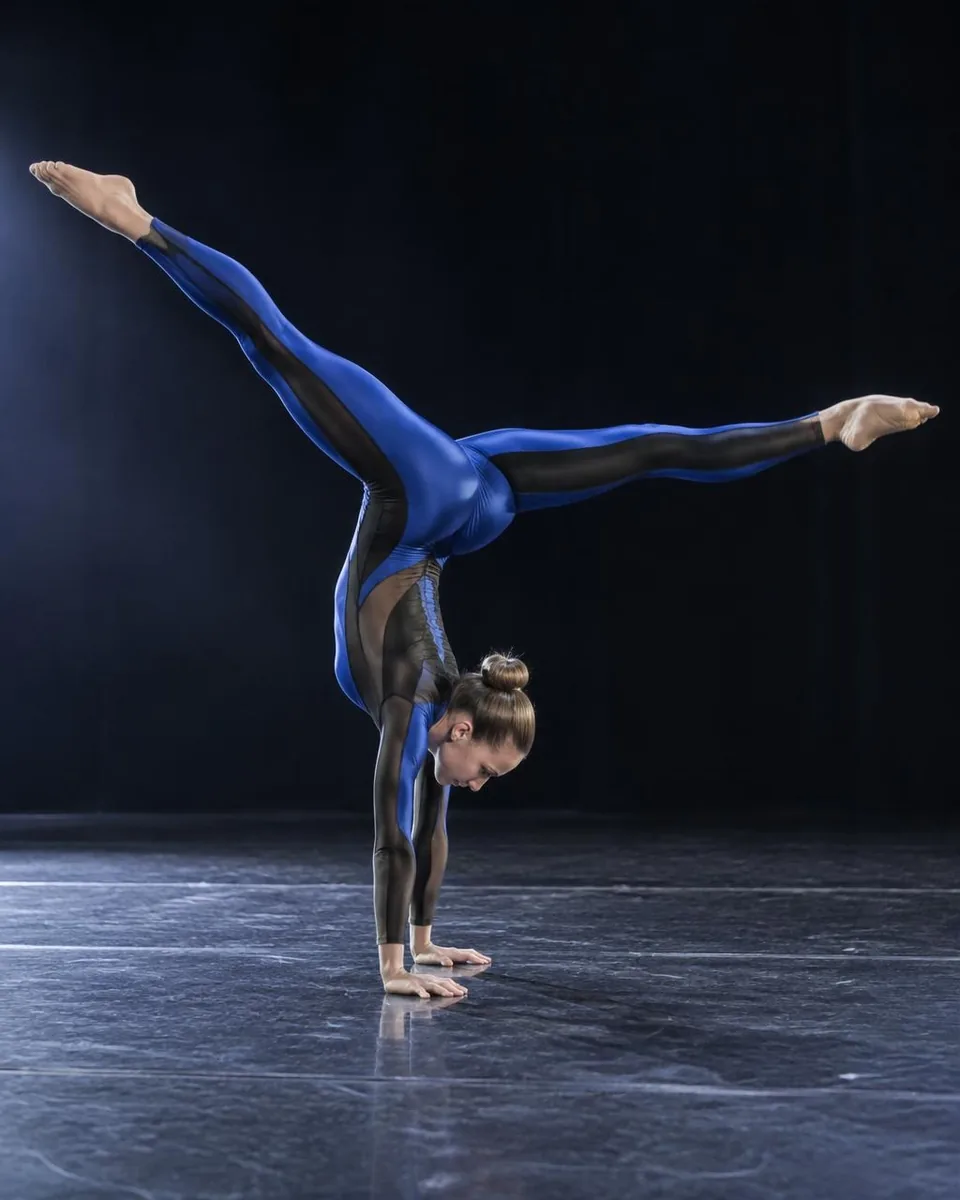 Dans pe scenă: Acro Dance